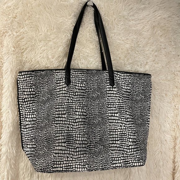 Travel Bag. Vera Bradley Large Faux Leather Tote for Work or Travel - Picture 2 of 9